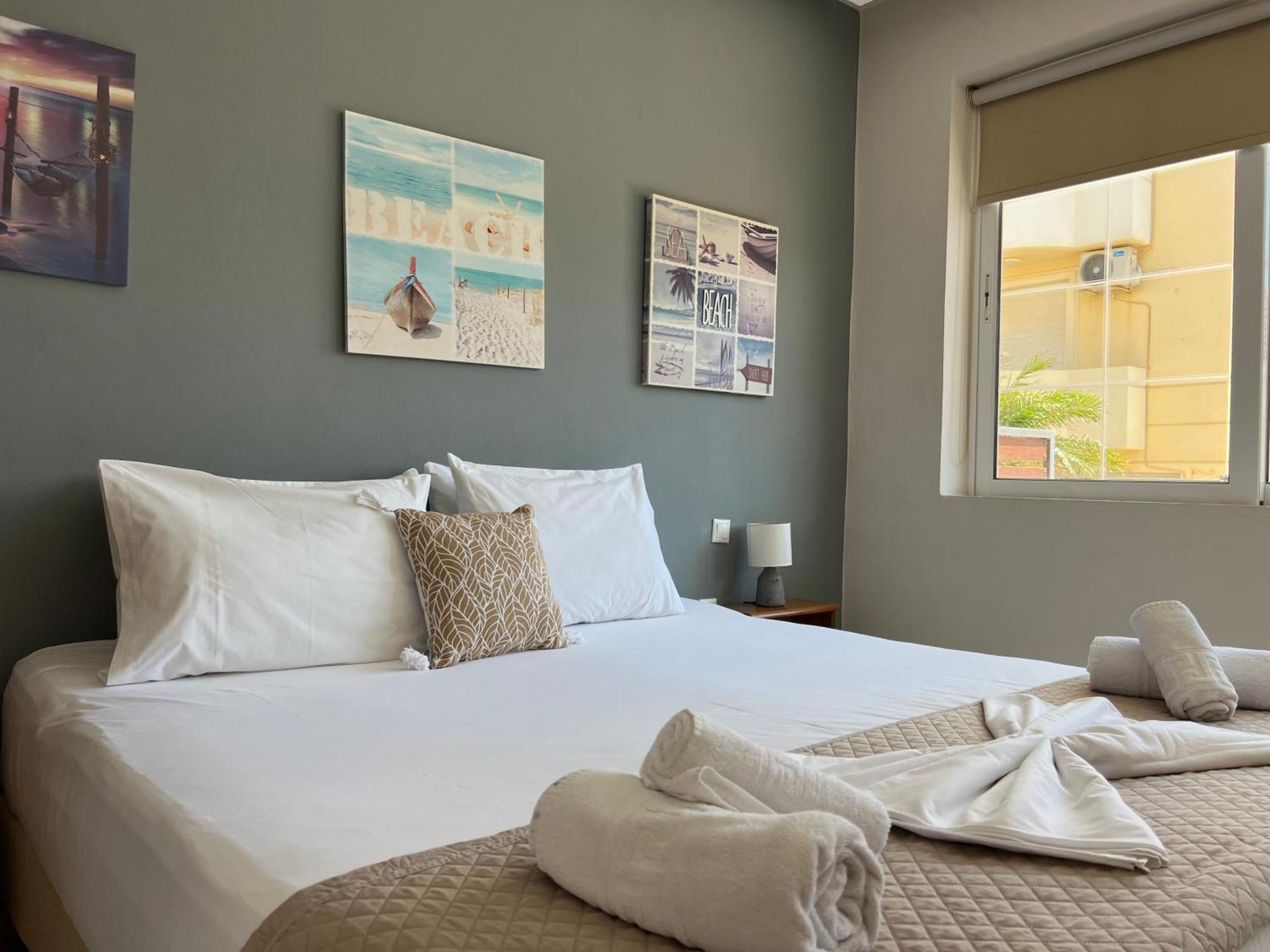 Artemis Rooms Two Steps By The Sea 플라타니아스 외부 사진